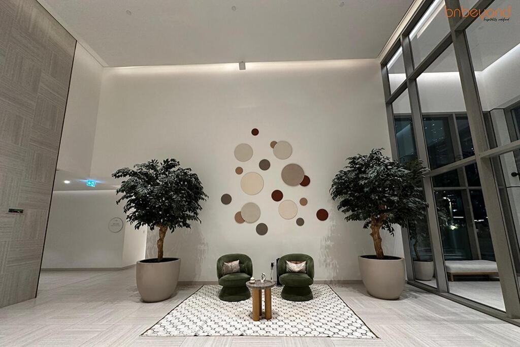 Bnbeyond's Artistic Luxe Retreat With Burj Views Apartment
