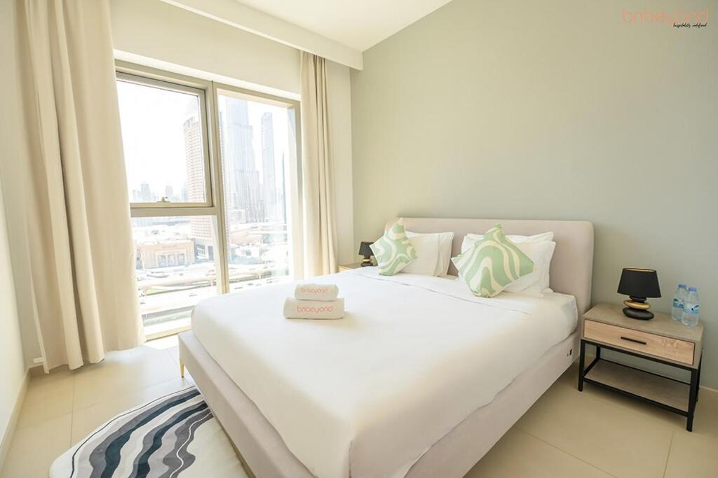 Bnbeyond's Artistic Luxe Retreat With Burj Views Dubai