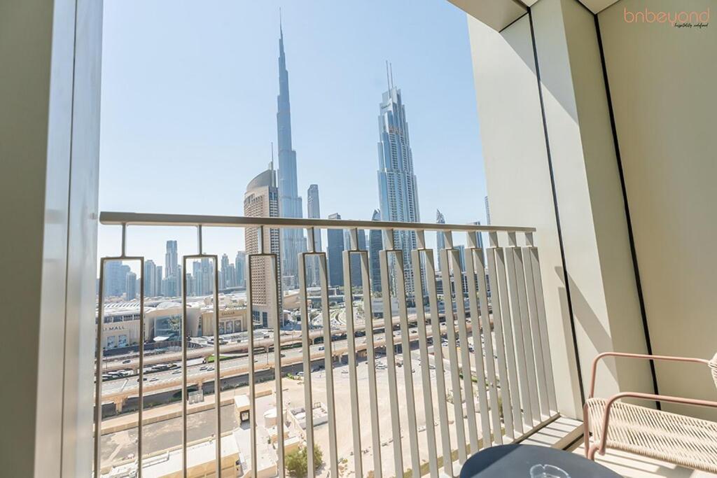 Apartment Bnbeyond's Artistic Luxe Retreat With Burj Views