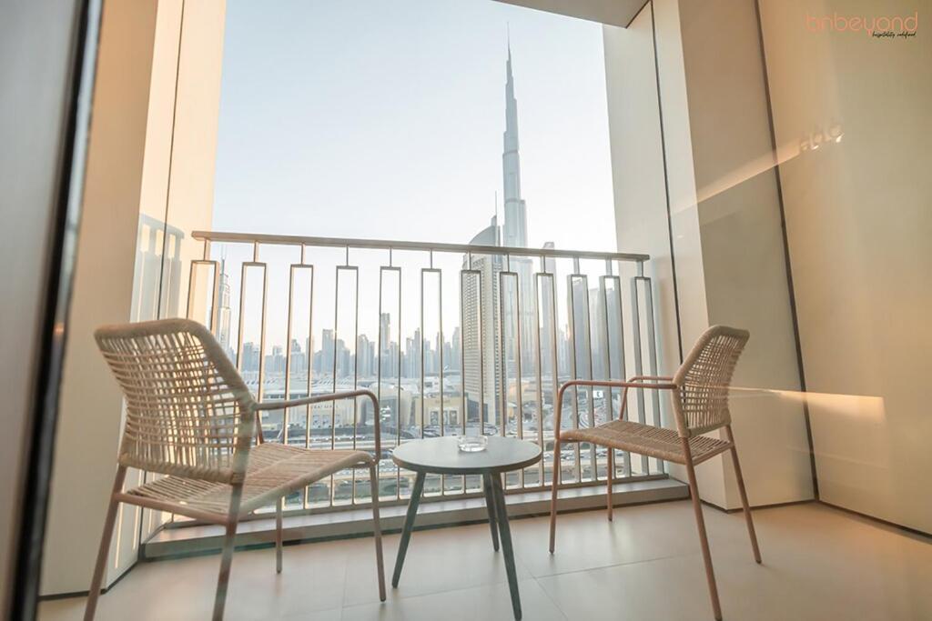 Apartment Bnbeyond's Artistic Luxe Retreat With Burj Views *