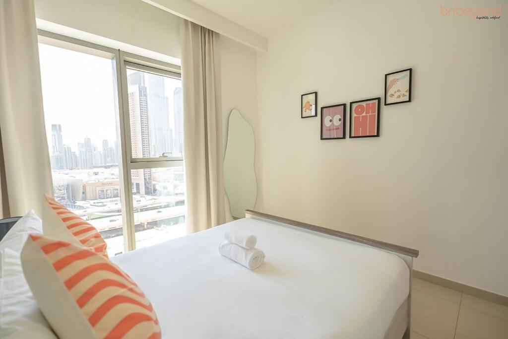 Bnbeyond's Artistic Luxe Retreat With Burj Views *