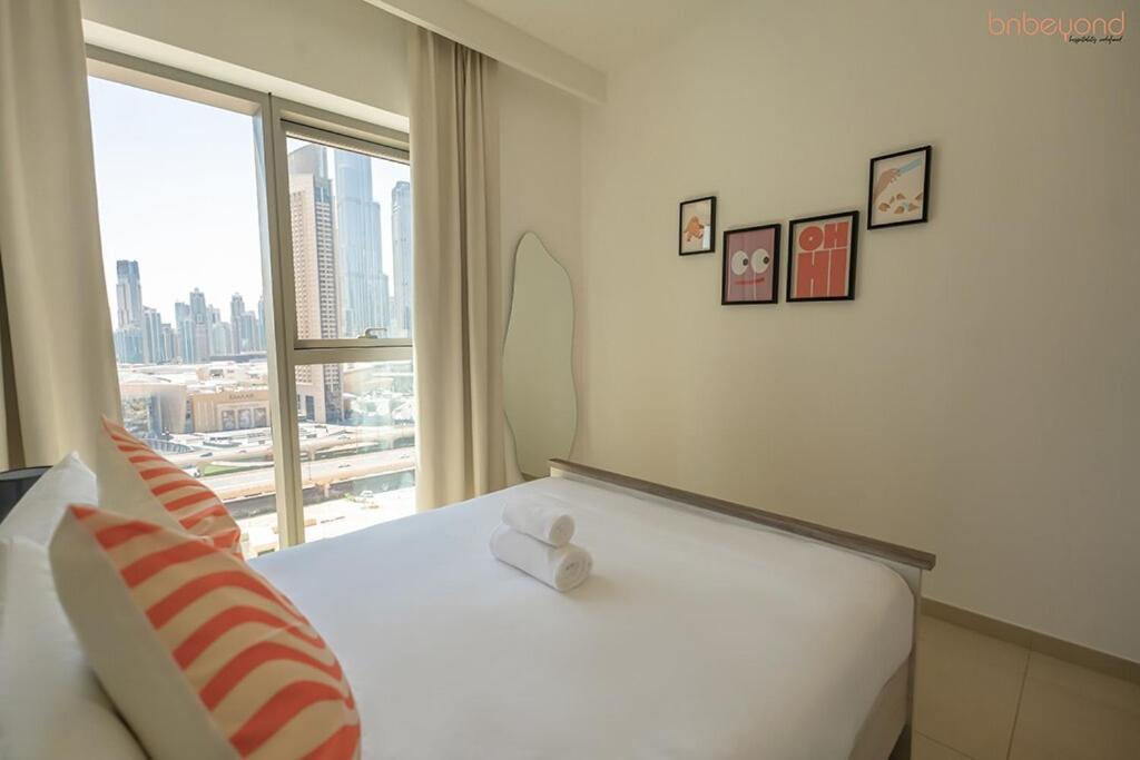 Bnbeyond's Artistic Luxe Retreat With Burj Views Dubai