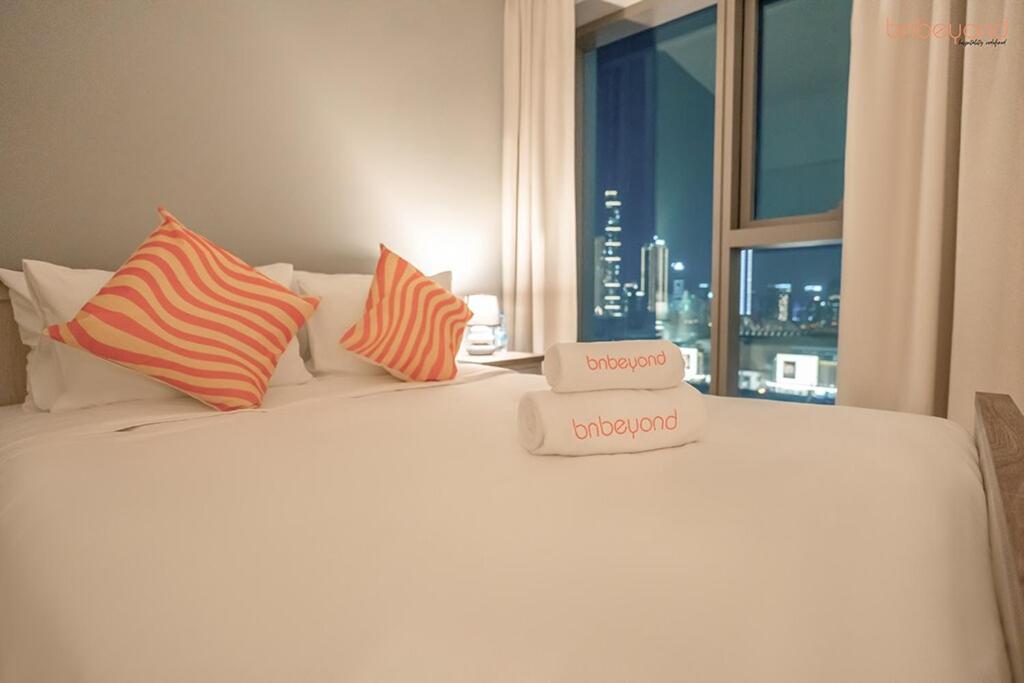 Bnbeyond's Artistic Luxe Retreat With Burj Views Apartment *
