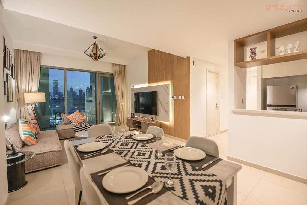 Bnbeyond's Artistic Luxe Retreat With Burj Views Apartment Dubai