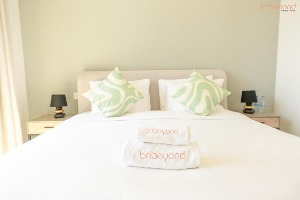 Apartment Bnbeyond's Artistic Luxe Retreat With Burj Views
