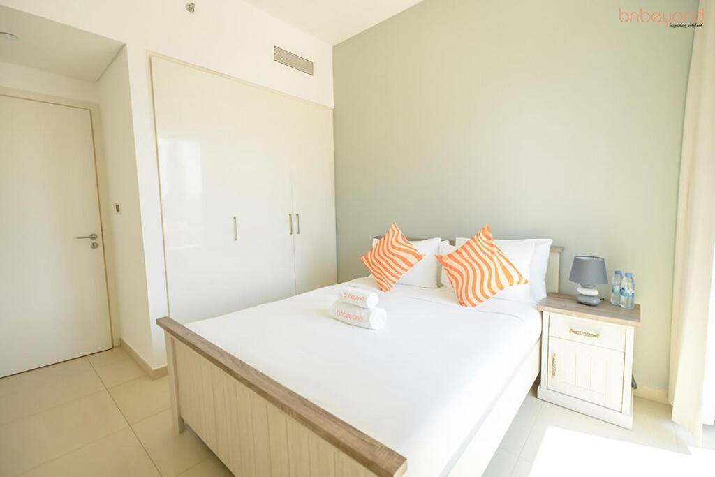 Bnbeyond's Artistic Luxe Retreat With Burj Views *
